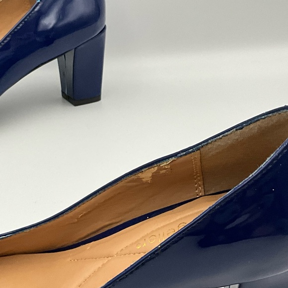 Andrew Geller Heels Size 6.5 Navy Heels with Gold Accents - Picture 5 of 11